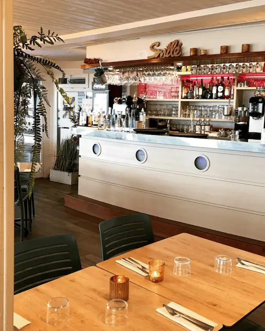 alternative feng shui interior design commercial space creperie saint jean de luz - 1